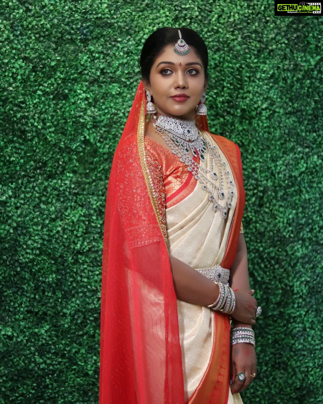 Riythvika Instagram - Makeup: @maha_s_makeover Hairstylist :@ranjitha_artistry Costume:@sirpiga_fashions Photography:@thinkmad_mano Jewellery:@jewelhub_chennai Flowers: @parvathisri1