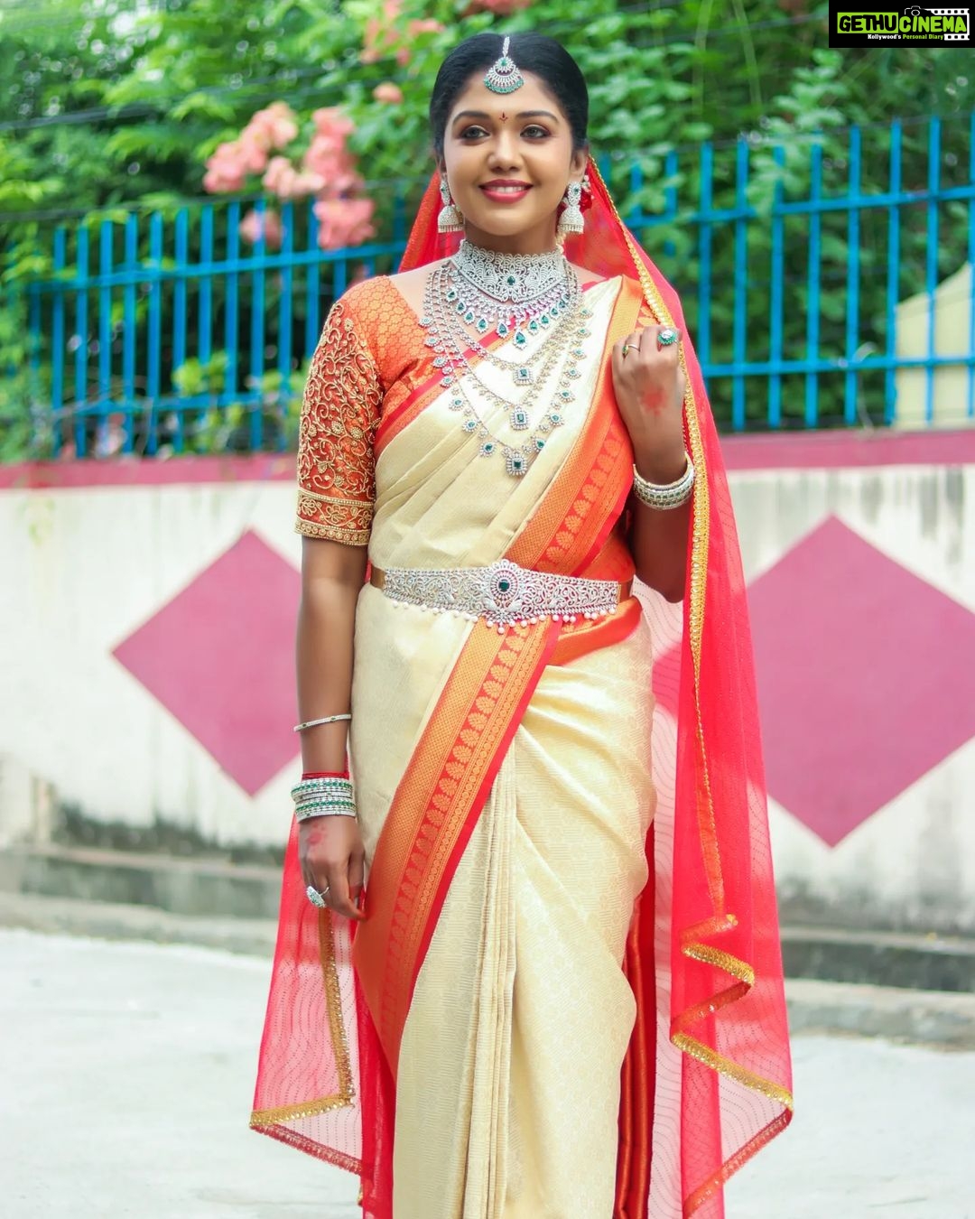 Riythvika Instagram - #telugubridallook Makeup: @maha_s_makeover Hairstylist:@ranjitha_artistry Costume:@sirpiga_fashions Photography:@thinkmad_mano Jewellery:@jewelhub_chennai Flowers:@parvathisri1