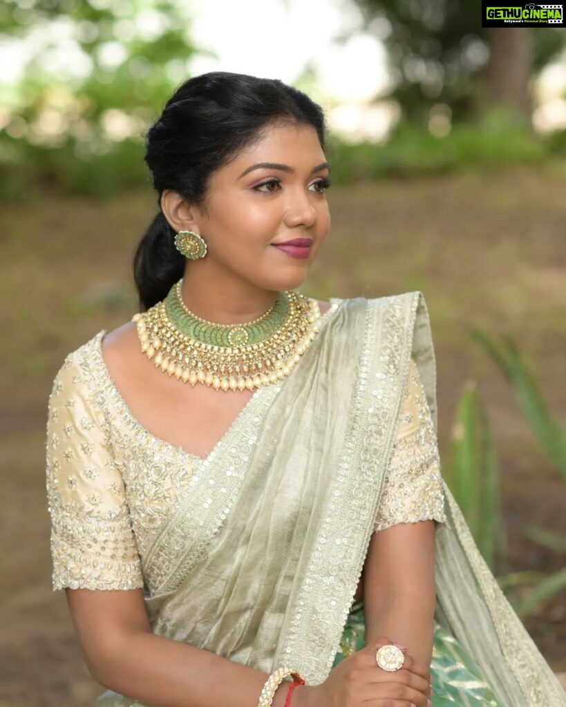 Riythvika Instagram - Makeup & styling : @sandy_de_stylist_ Photography: @sathyaphotography3 Hairstylist @sanvy_makeoverartistry Outfit : @ishithaa_design_house Jewellery : @fineshinejewels