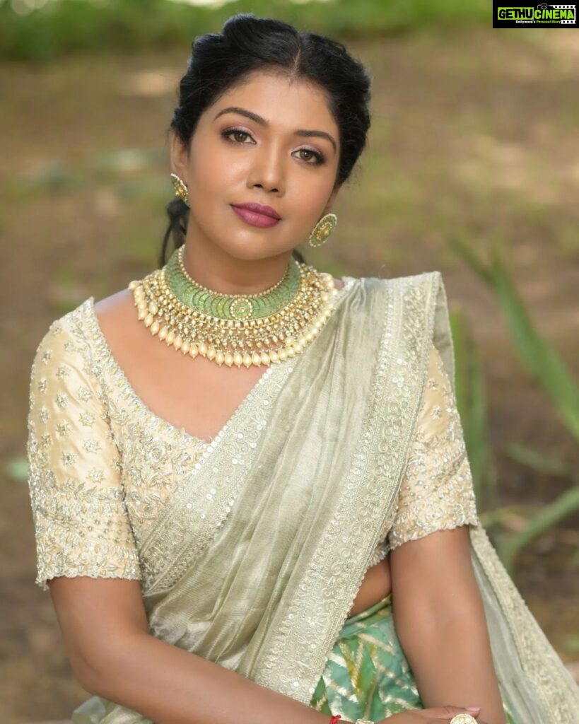 Riythvika Instagram - Makeup & styling : @sandy_de_stylist_ Photography: @sathyaphotography3 Hairstylist @sanvy_makeoverartistry Outfit : @ishithaa_design_house Jewellery : @fineshinejewels