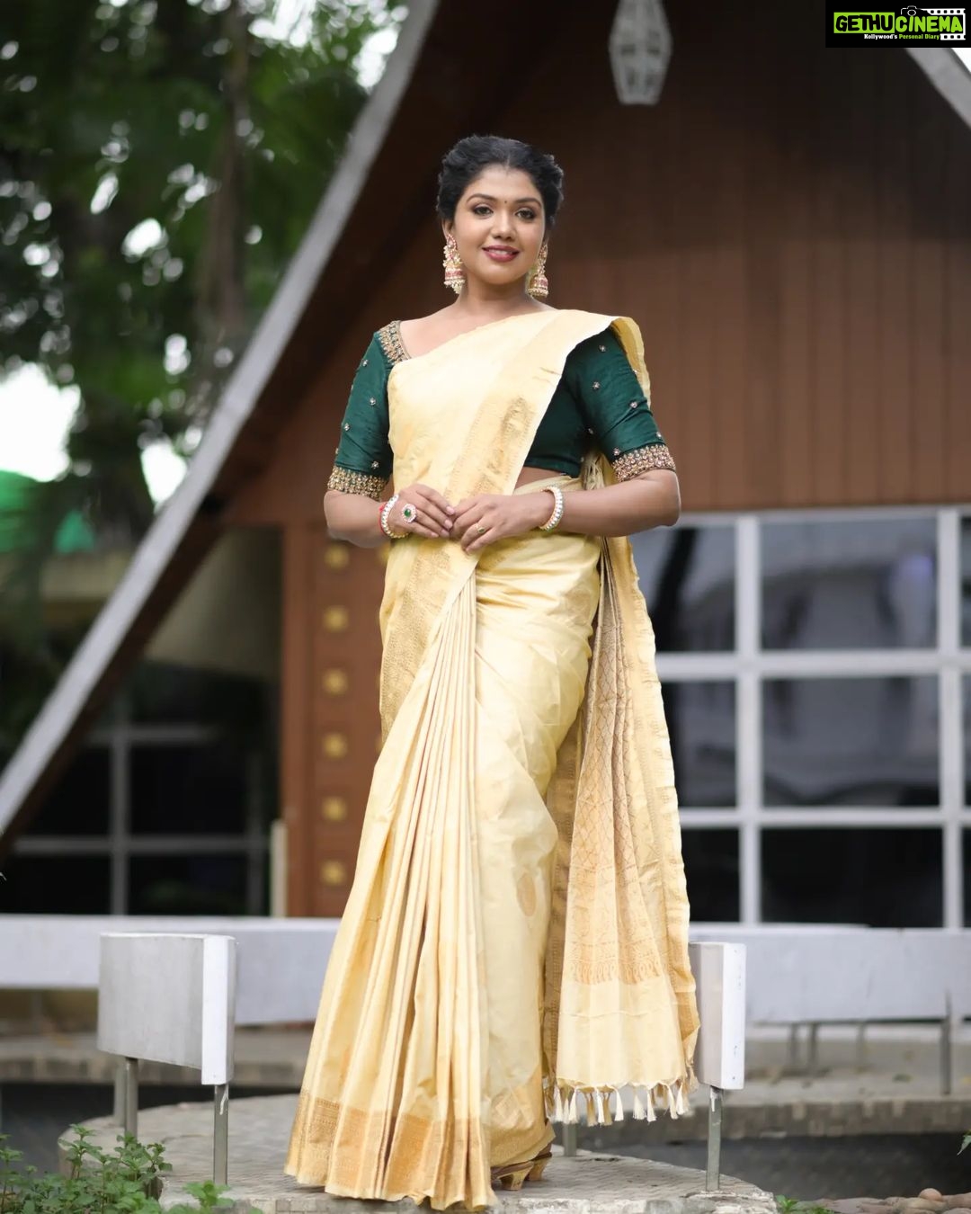 Riythvika Instagram - Makeup & styling : @sandy_de_stylist_ Photography: @sathyaphotography3 Hair & saree draping: @team_sandydestylist_ @sanvy_makeoverartistry Saree : @d_blossoms_saree Blouse : @ishithaa_design_house Jewellery : @fineshinejewels