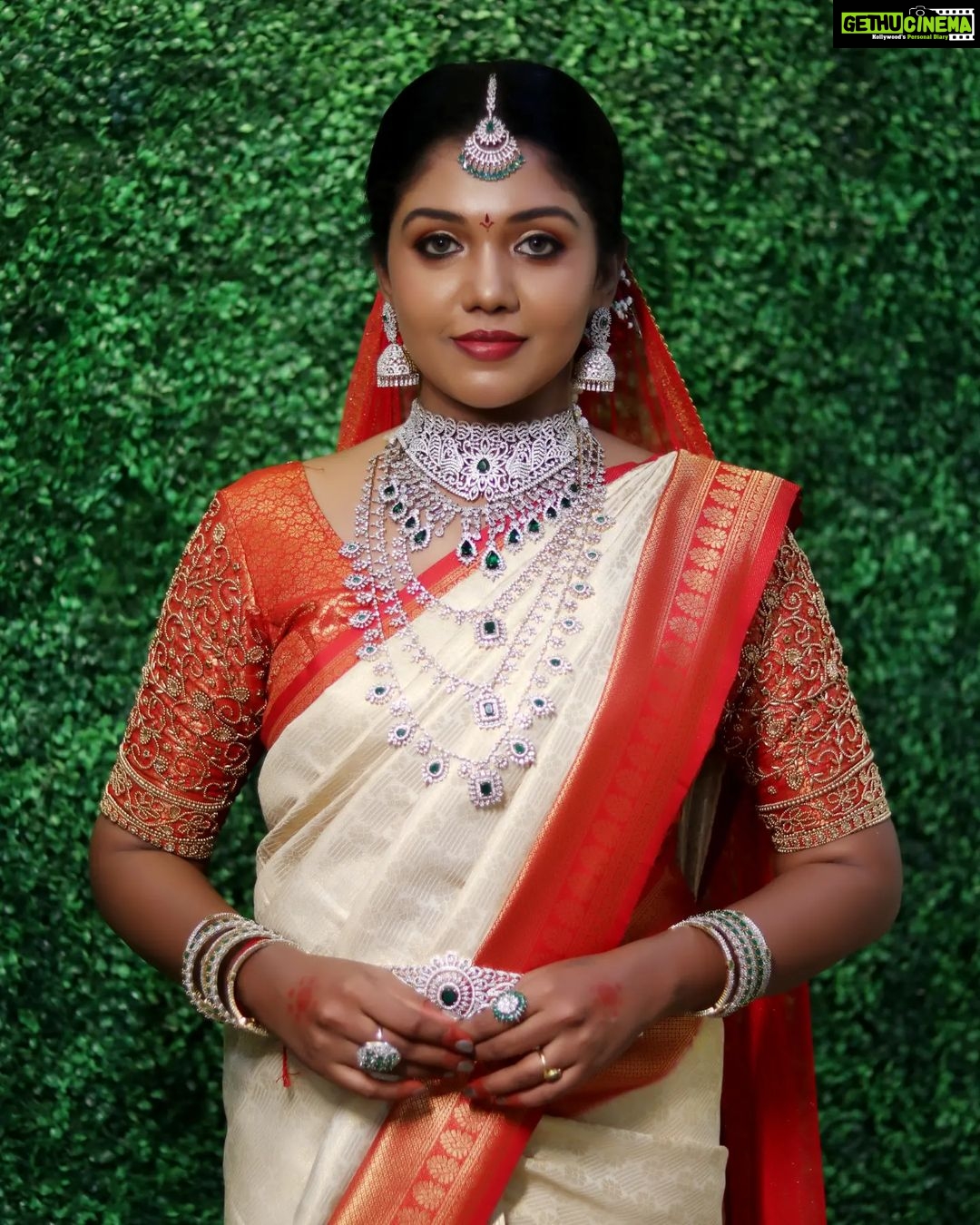 Riythvika Instagram - Makeup: @maha_s_makeover Hairstylist :@ranjitha_artistry Costume:@sirpiga_fashions Photography:@thinkmad_mano Jewellery:@jewelhub_chennai Flowers: @parvathisri1