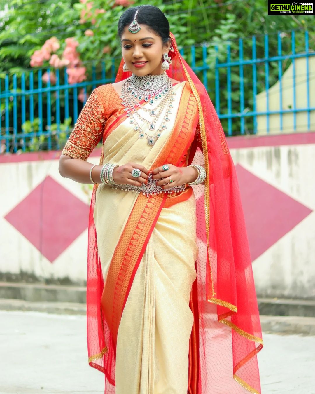 Riythvika Instagram - #telugubridallook Makeup: @maha_s_makeover Hairstylist:@ranjitha_artistry Costume:@sirpiga_fashions Photography:@thinkmad_mano Jewellery:@jewelhub_chennai Flowers:@parvathisri1