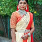 Riythvika Instagram - #telugubridallook Makeup: @maha_s_makeover Hairstylist:@ranjitha_artistry Costume:@sirpiga_fashions Photography:@thinkmad_mano Jewellery:@jewelhub_chennai Flowers:@parvathisri1