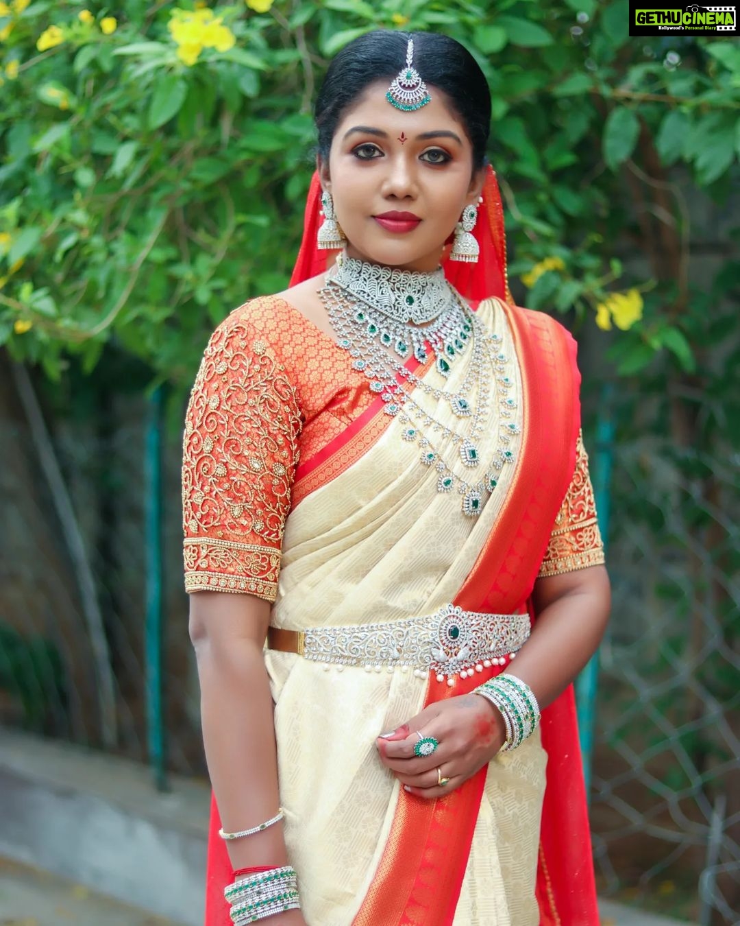 Riythvika Instagram - #telugubridallook Makeup: @maha_s_makeover Hairstylist:@ranjitha_artistry Costume:@sirpiga_fashions Photography:@thinkmad_mano Jewellery:@jewelhub_chennai Flowers:@parvathisri1