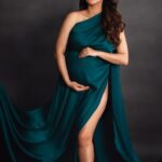 Rochelle Rao Instagram - A strong, independent women stands and deals with courage, faces the world with pride and confidence, and carries the universe in their heart. That's what my journey has been about. It's not easy, but hang in there... you are not alone and You're Doing a Great Job. Some of the days you feel so inadequate that you might not be strong enough to be your best version, but there's a lively kick inside you and it reminds you there's someone who already believes in you. It was even more empowering to share this moment and these emotions with three other strong women @nancybindal 📹📹 @prakatwork 💄💄 @rachelstylesmith 💇‍♀️💇‍♀️