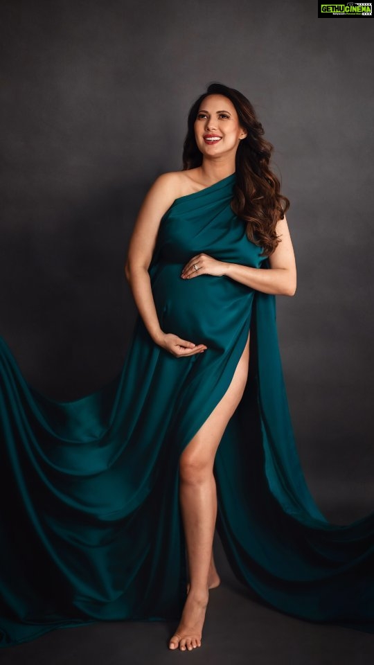Rochelle Rao Instagram - A strong, independent women stands and deals with courage, faces the world with pride and confidence, and carries the universe in their heart. That's what my journey has been about. It's not easy, but hang in there... you are not alone and You're Doing a Great Job. Some of the days you feel so inadequate that you might not be strong enough to be your best version, but there's a lively kick inside you and it reminds you there's someone who already believes in you. It was even more empowering to share this moment and these emotions with three other strong women @nancybindal πΉπΉ @prakatwork ππ @rachelstylesmith πββοΈπββοΈ