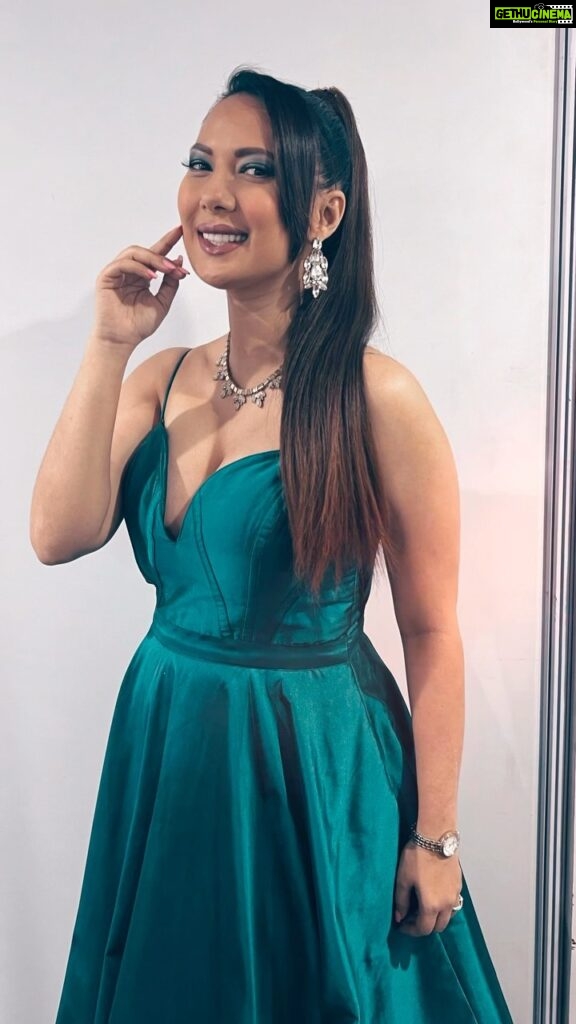 Rochelle Rao Instagram - This was the moment I was really proud of myself for, Hosted a 3 hour award show 5 months pregnant! Loved how I looked thanks to @sharaddhamnaskar but also was sooo exhausted after the show, this was one of those times the reality of pregnancy hit me! Still me but changing into someone new…#gettingreadyforbaby