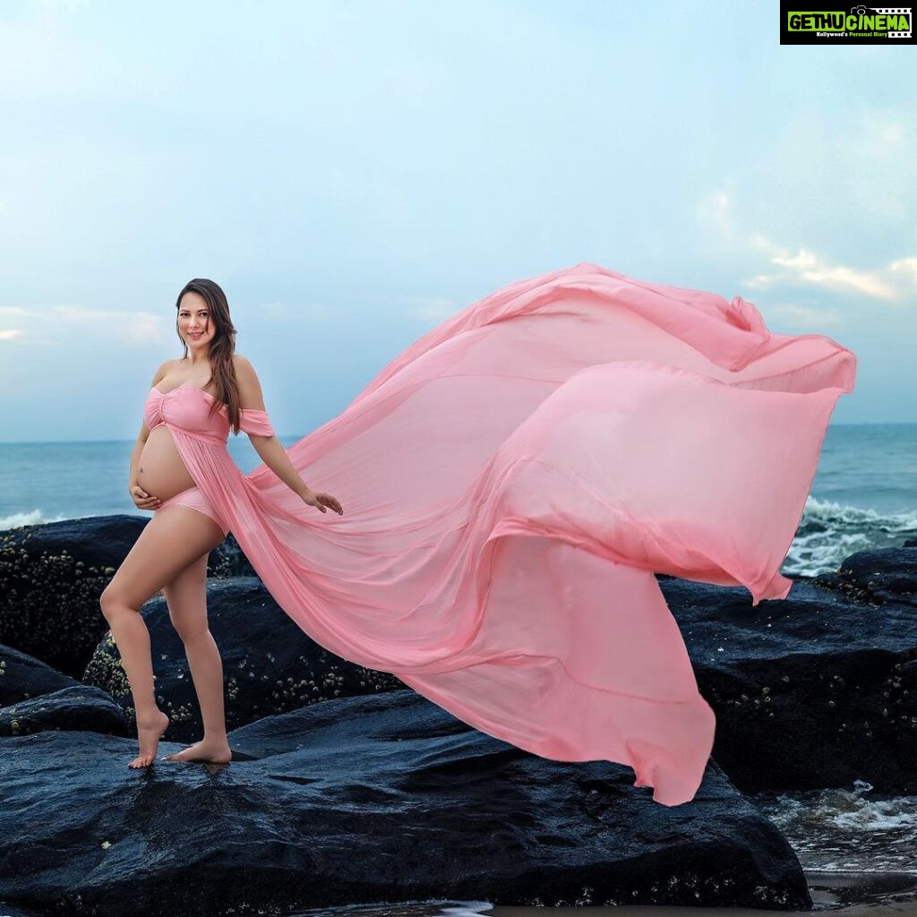 Rochelle Rao Instagram - We stood on this same beach 5 years ago and vowed to spend the rest of our lives together, today we watch the sun rise on the horizon as this new phase dawns in our lives. Our little blessing is on the way! This was honestly a surreal moment when our dear friends like Photographer @soondah_wamu and designer @anjkreations went above and beyond to help us create the perfect shot at our favourite spot! It was one of those moments when the reality and gravity of parenthood sunk in, and we just couldn’t be more grateful to all who made it possible. Special mention to @paloma_rao @divyapandurangam Nawaz & Sarah for all the help! And most importantly thank you to you our dear #instafamily for all the love you have showered on us, we are just overwhelmed!