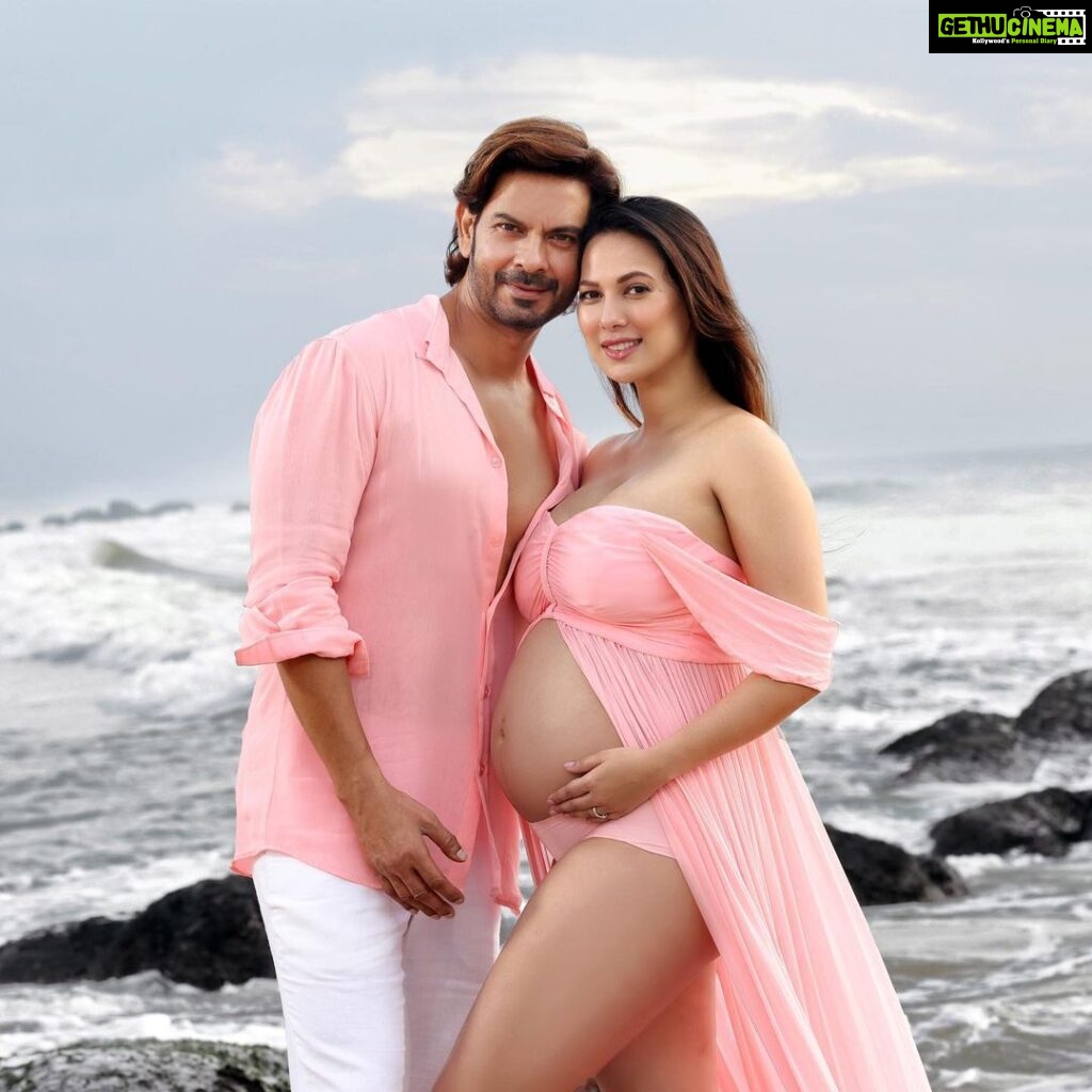 Rochelle Rao Instagram - Two tiny hands, two tiny feet, a baby girl or boy we can’t wait to meet! Yes, you guessed it right, we are expecting! Thank you Jesus for this incredible gift and all of you for your unending love and support❤️ Please continue to bless and pray for us on this new journey! Keith & Rochelle + One Beautiful Outfits by @anjkreations Stunning Shots by @soondah_wamu #kero #kero+1 #pregnancyannouncement