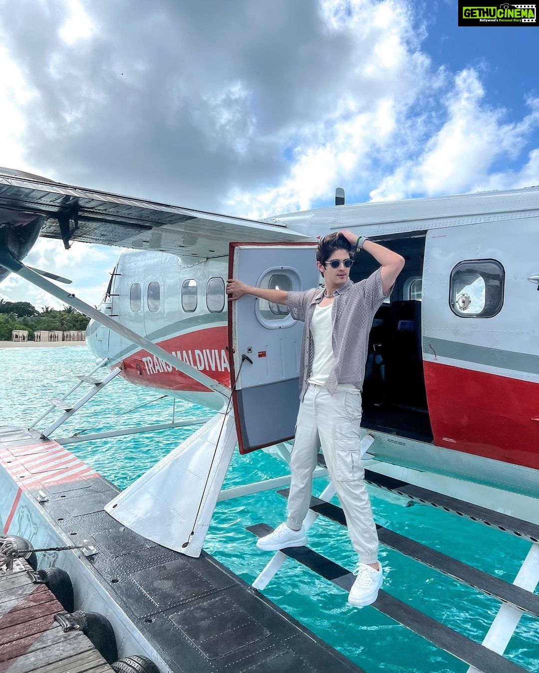 Rohan Mehra Instagram - Hello π from Maldives π²π» . . . @movenpickkuredhivarumaldives #MovenpickKuredhivaruMaldives #movenpickmaldives #MovenpickHotels @visitmaldives #visitmaldives #maldives @thinkstrawberries #thinkstrawberries