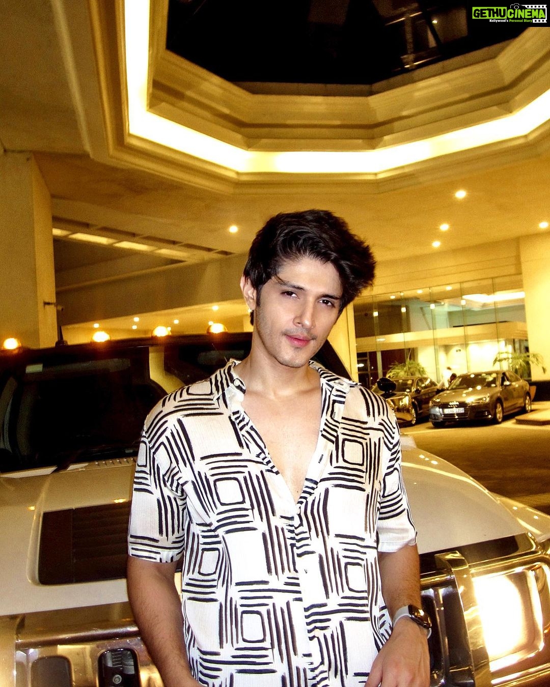 Rohan Mehra Instagram - Still Rollin 😎 Sri Lanka