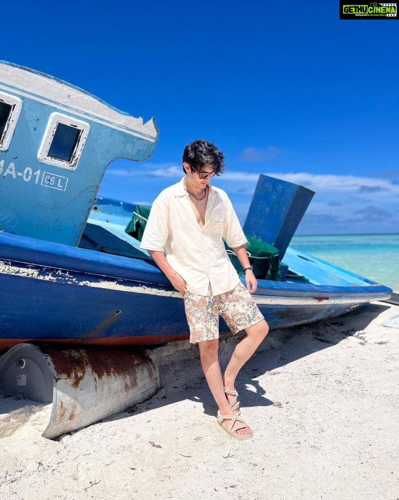 Rohan Mehra Instagram - Tan lines, salt in my hair, sand in my toes: Paradise 🤎 . . . @pullman_maldives #PullmanMaldives #PullmanHotels #AccorHotels #AccorLiveLimitless @visitmaldives #visitmaldives #maldives @thinkstrawberries #thinkstrawberries 📷 @aakritiranaofficial