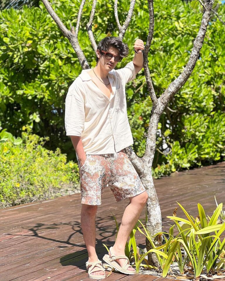 Rohan Mehra Instagram - Tan lines, salt in my hair, sand in my toes: Paradise 🤎 . . . @pullman_maldives #PullmanMaldives #PullmanHotels #AccorHotels #AccorLiveLimitless @visitmaldives #visitmaldives #maldives @thinkstrawberries #thinkstrawberries 📷 @aakritiranaofficial