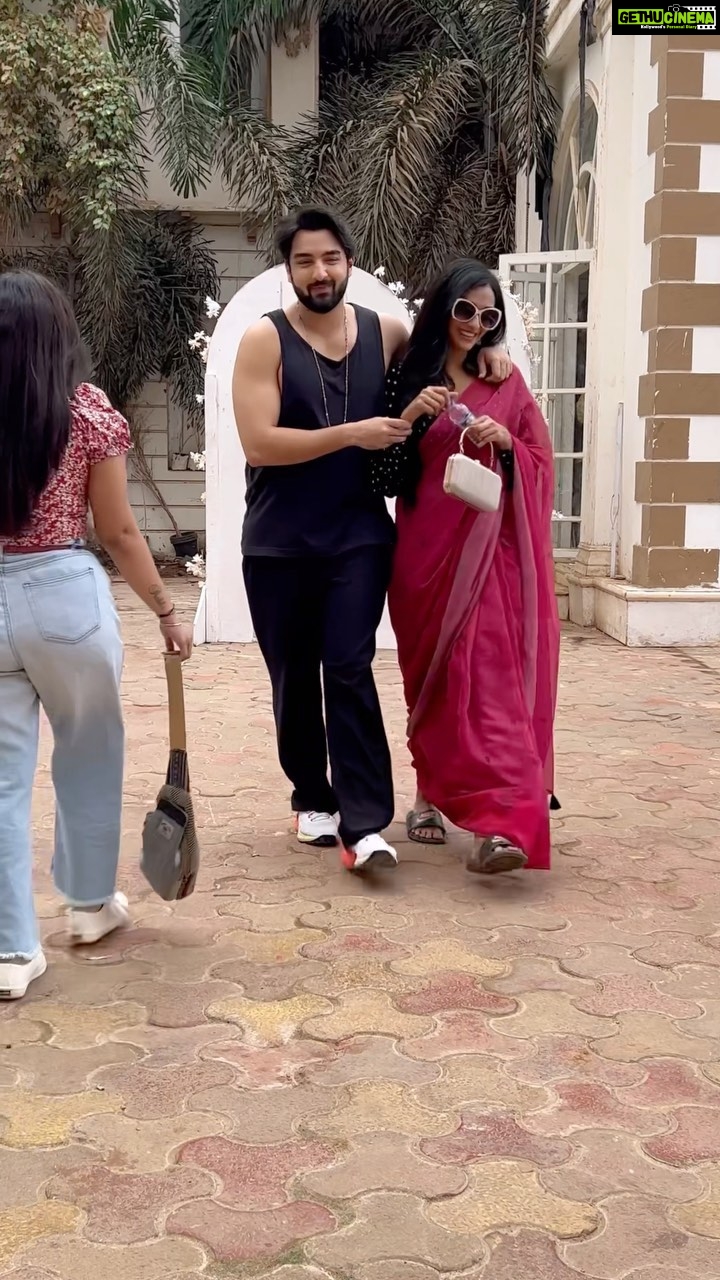 Rohit Suchanti Instagram - Help karne ki koshish kar raha tha 😜🤣😜 #reels #rishmi #funnyreels