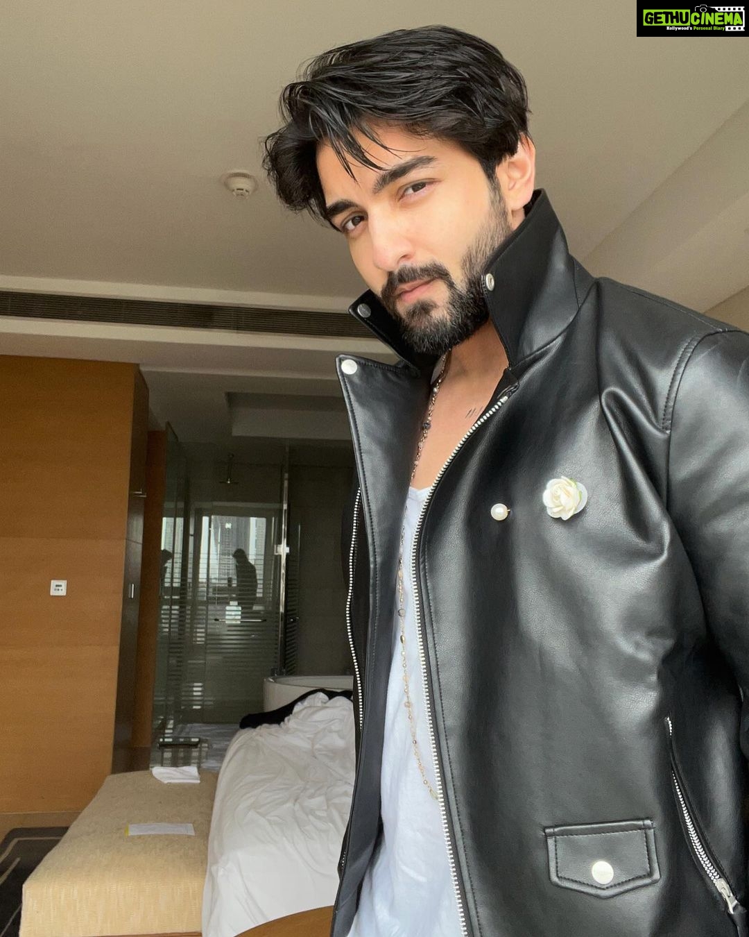 Rohit Suchanti Instagram - I always catch you Staring 👀