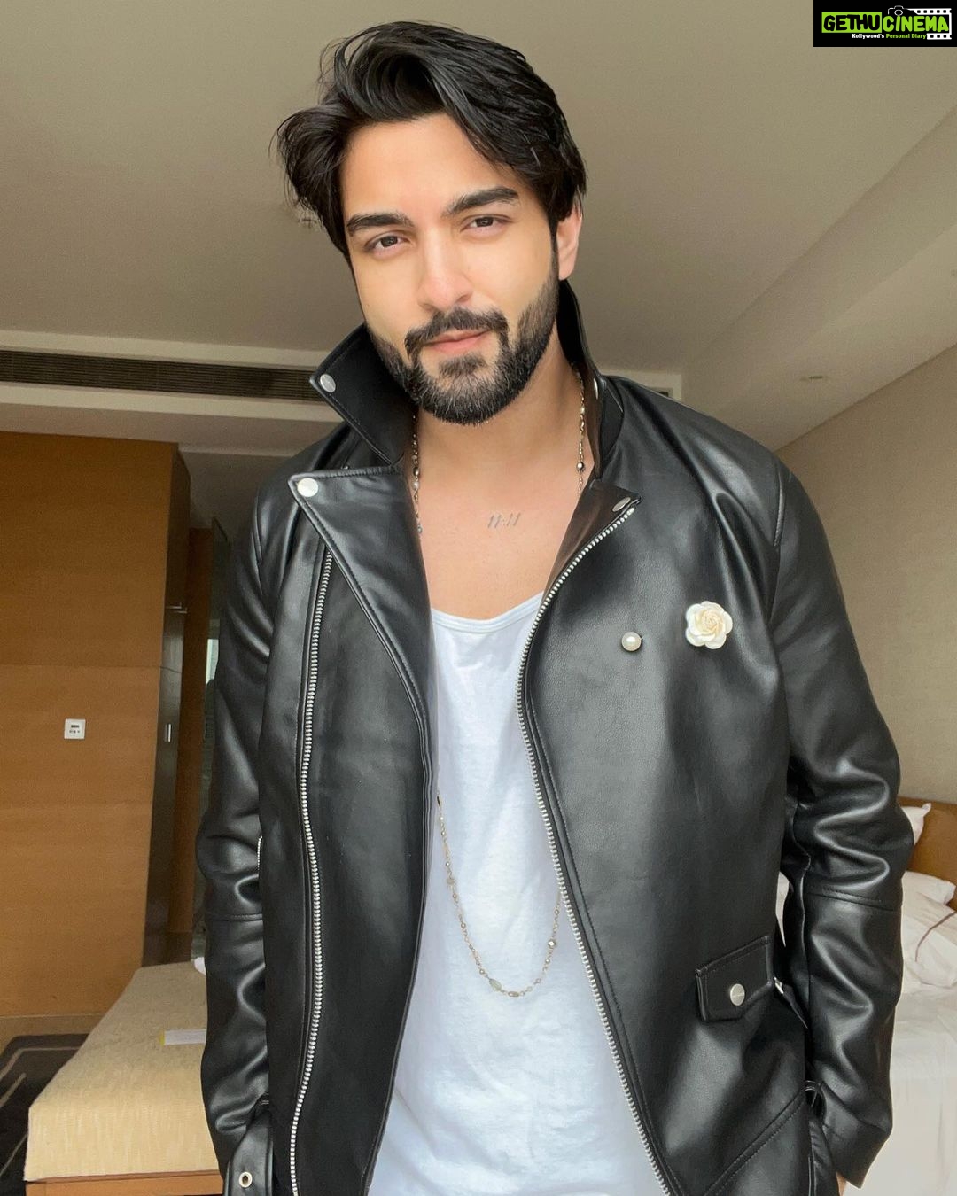 Rohit Suchanti Instagram - I always catch you Staring 👀