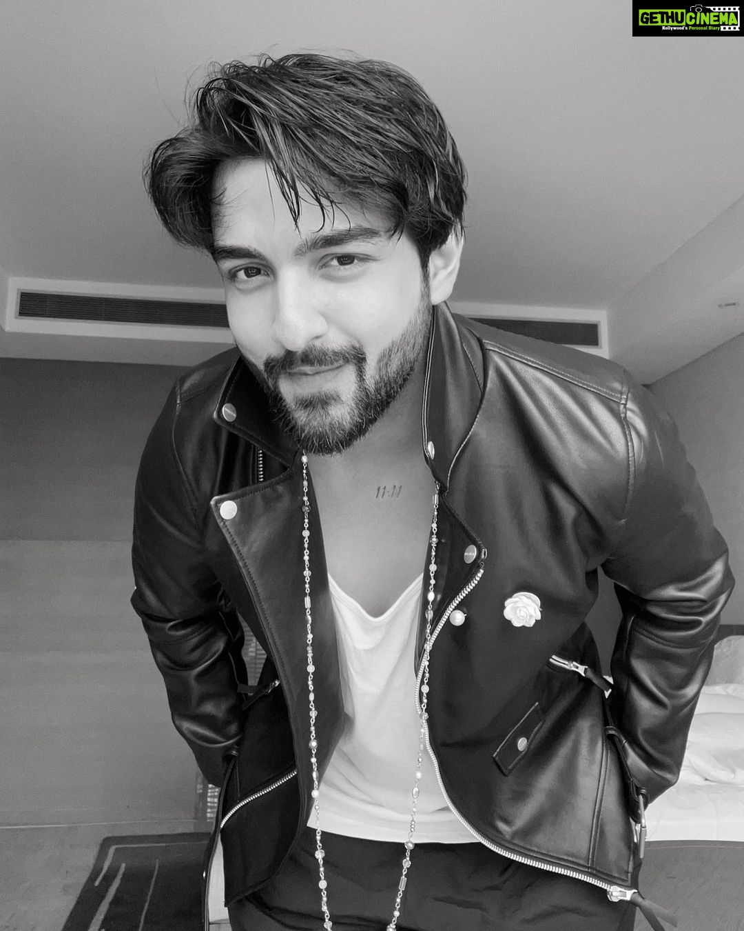 Rohit Suchanti Instagram - I always catch you Staring 👀