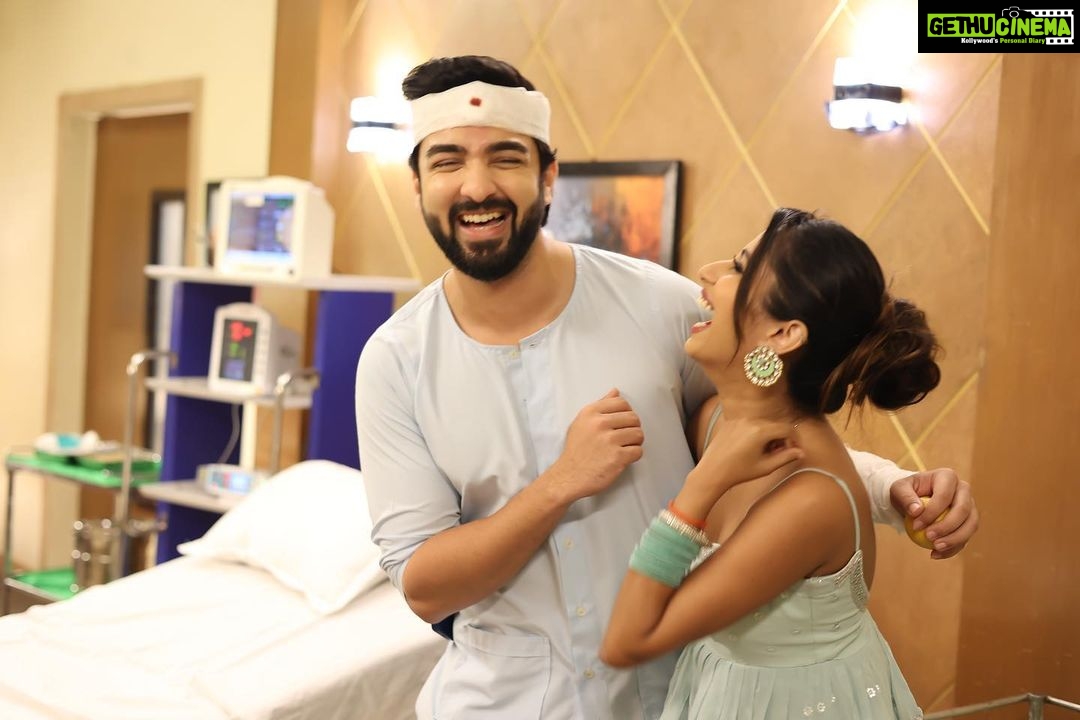 Rohit Suchanti Instagram - “Sab theek hai lekin ye beech me chot kise lagti hai” 😂 #bhagyalakshmi