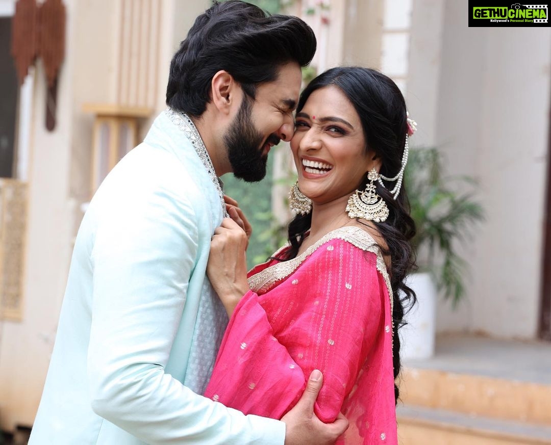 Rohit Suchanti Instagram - Inka to fundaa hai simple sa yaar Goli maaro to panga, Aankh maaro to pyaar 💕 . #Rishmi #Bhagyalakshmi