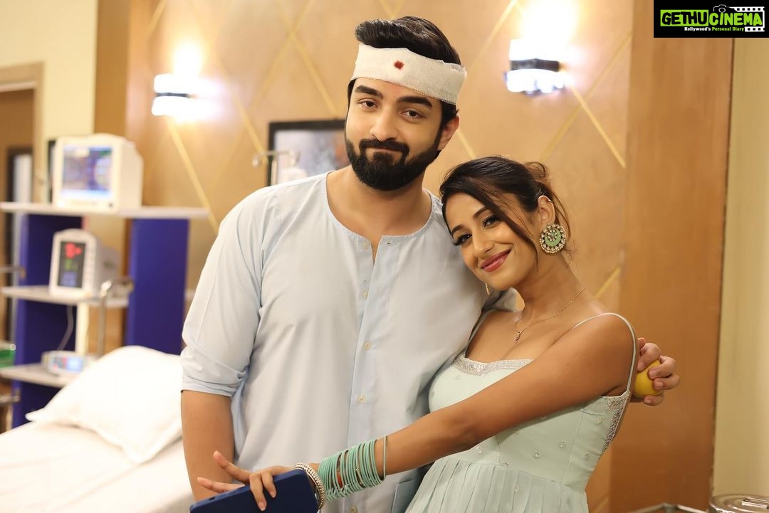 Rohit Suchanti Instagram - “Sab theek hai lekin ye beech me chot kise lagti hai” 😂 #bhagyalakshmi