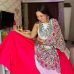 Roopal Tyagi Instagram - Who else is already in Navratri mode like me? Comment 😄👇🏼 #navratri #khalasi #garbalook #navratrilook #indowestern