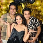 Roopal Tyagi Instagram - Biggest group hug to my personal Lion, lioness and Archer🦁 🦁 🏹 🤗 You guys know what this meant to me. Squishy hugs 🤗 P.S. @niravpsoni kudos for jheloing me since eternity 🫶🏼 #1millionfollowersparty