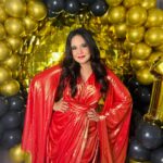 Roopal Tyagi Instagram - Happiness is.. 🍾 🎉 🎂 🎈 #1millionfollowers #celebrityinfluencer #instagram