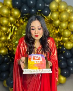 Roopal Tyagi Instagram - Happiness is.. 
🍾 🎉 🎂 🎈 

#1millionfollowers #celebrityinfluencer #instagram