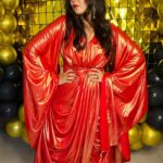 Roopal Tyagi Instagram - Happiness is.. 🍾 🎉 🎂 🎈 #1millionfollowers #celebrityinfluencer #instagram