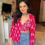 Roopal Tyagi Instagram - I love this indo western look. What do you think about it? #indowestern #ootd #looks #silverjewelry #jeans