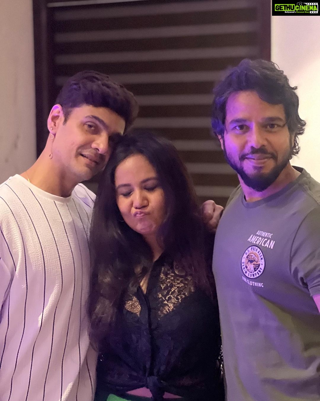 Roopal Tyagi Instagram - Viejo amigos -P2 & 3GπΊππΊ Since the sizzle from Spain made a comeback last night π #iykyk