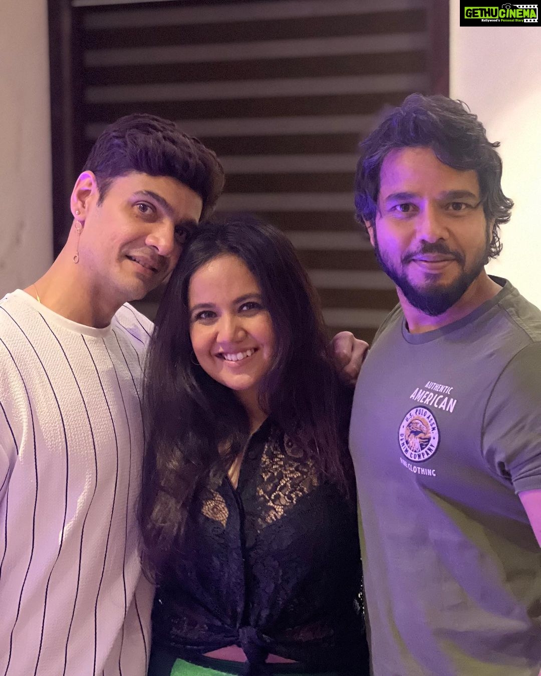 Roopal Tyagi Instagram - Viejo amigos -P2 & 3GπΊππΊ Since the sizzle from Spain made a comeback last night π #iykyk