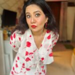 Roopal Tyagi Instagram - Laal mere dil ka haal hai ❤️ Lagta tumpar kamal hai 🥰 Yeh tofa nahi sawaal hai.. Kya Subash Ghai ki picture taal hai? 😂🤪 #ootd #reddress #coordset