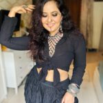 Roopal Tyagi Instagram - What do you guys think of this look? 🖤❤️