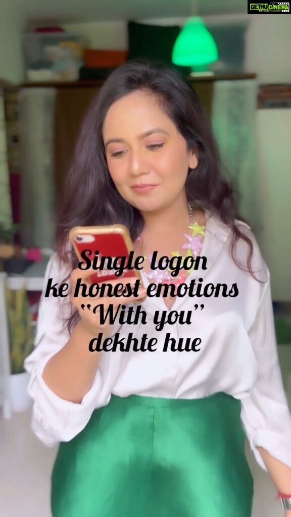 Roopal Tyagi Instagram - Last 😭 is my favourite. Comment if you have experienced even one of these emotions yeh gaana dekhte hue🥹🙄😭 #withyou #honestemotions #jealousy #hopeful #hopeless