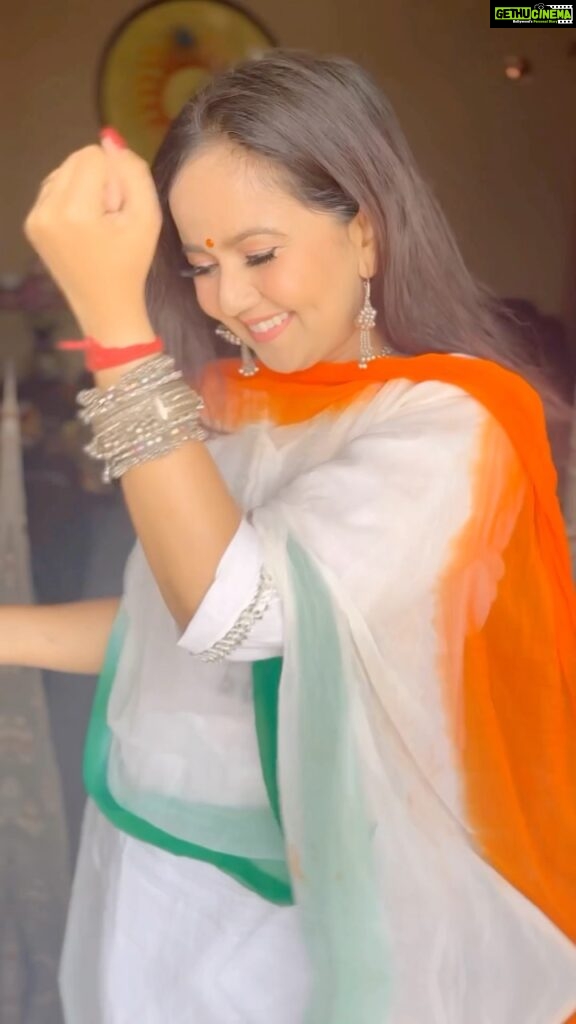 Roopal Tyagi Instagram - सभी देशवासियों को स्वतंत्रता दिवस की हार्दिक शुभकामनाएं 🇮🇳 #happyindependenceday #jaihind