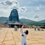Roopal Tyagi Instagram - Rakh vishwas, tu hai Shiv ka das. Rakh vishwas, Shiv hai tere pass 🙏🏼🕉️ #shiva #aumnamahshivaya #adiyogi #harharmahadev #somwar #mahadev #ishafoundation Adiyogi Statue Chikkaballapur