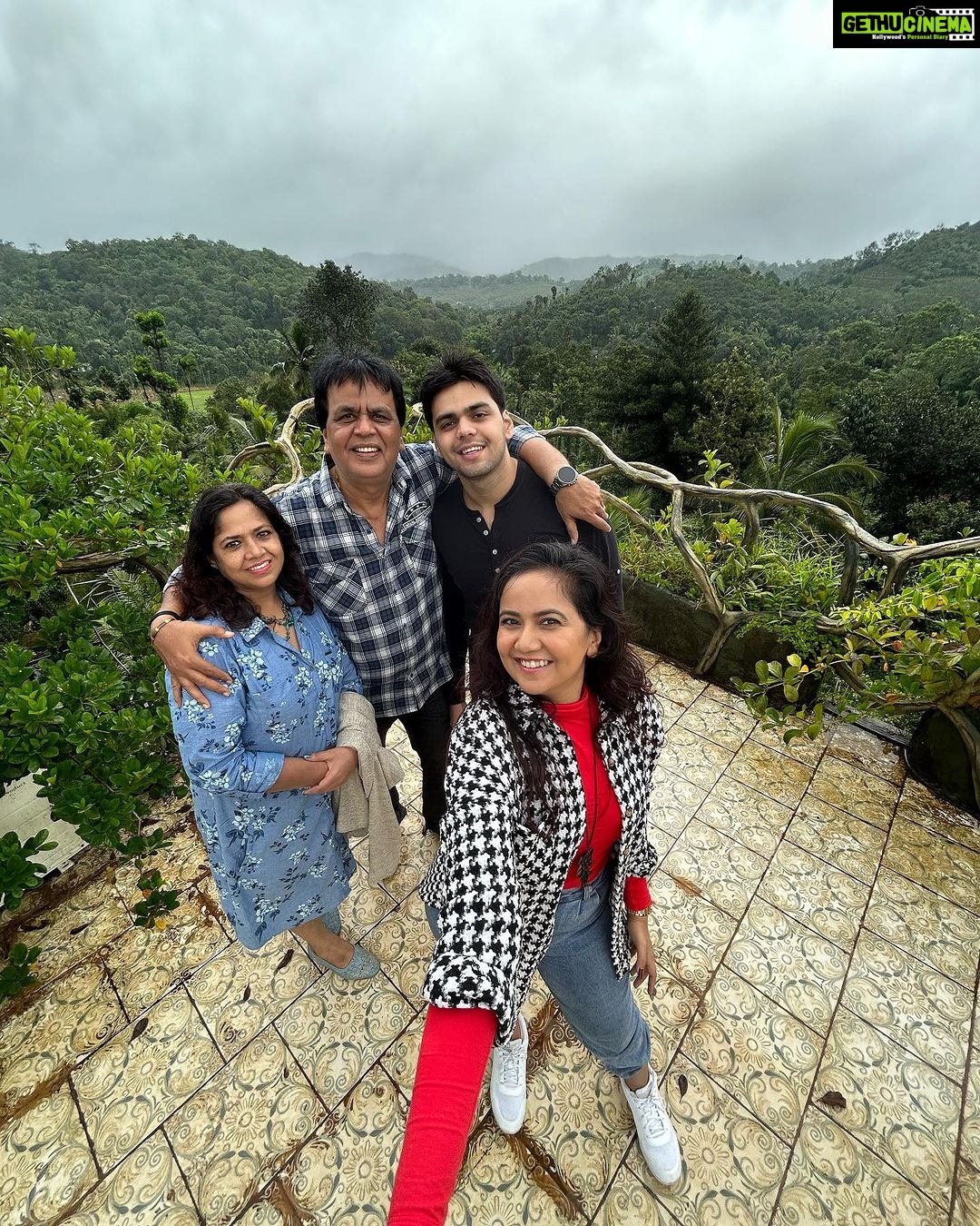 Roopal Tyagi Instagram - 🧿 👨👩👧👦 Wayanad വയനാട്