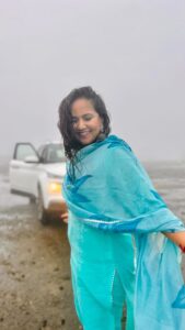 Roopal Tyagi Instagram - 🩵🌧️💃

#monsoonreel #barsoremegha #baarish #dancereels