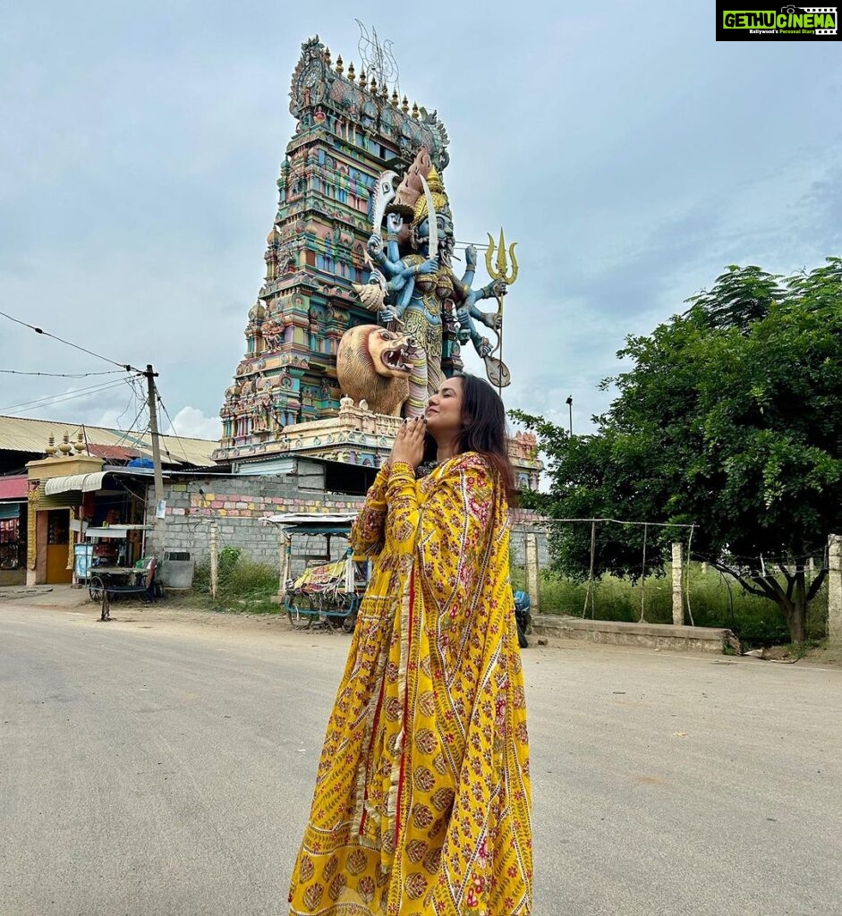 Roopal Tyagi Instagram - 📍 Maa Pratyangira Kalika Alayam Woh rakshak toh kahe ka darna 🙏🏼 🧿 #blessed #kalimaa #pratyangiradevi Hosur Tamilnadu