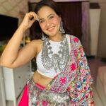 Roopal Tyagi Instagram - Who else is already in Navratri mode like me? Comment 😄👇🏼 #navratri #khalasi #garbalook #navratrilook #indowestern