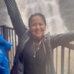 Roopal Tyagi Instagram - are aankh se boondh gira koi chingari ka tukda jala koi umeed ko aag laga zara sehra ki pyaas bujha zara behene de mujhe behene de mujhe behene de mujhe behene de 💧 #waterfallsofindia #abbifalls #coorg #karnatakatourism Abbi Falls , Coorg