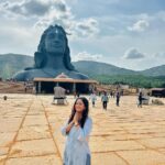 Roopal Tyagi Instagram - Rakh vishwas, tu hai Shiv ka das. Rakh vishwas, Shiv hai tere pass 🙏🏼🕉️ #shiva #aumnamahshivaya #adiyogi #harharmahadev #somwar #mahadev #ishafoundation Adiyogi Statue Chikkaballapur