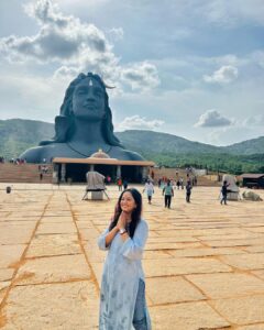 Roopal Tyagi Instagram - Rakh vishwas, tu hai Shiv ka das. Rakh vishwas, Shiv hai tere pass 🙏🏼🕉️

#shiva #aumnamahshivaya #adiyogi #harharmahadev #somwar #mahadev #ishafoundation
