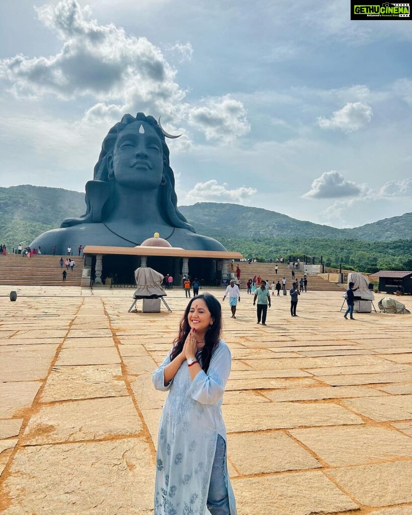 Roopal Tyagi Instagram - Rakh vishwas, tu hai Shiv ka das. Rakh vishwas, Shiv hai tere pass 🙏🏼🕉️ #shiva #aumnamahshivaya #adiyogi #harharmahadev #somwar #mahadev #ishafoundation Adiyogi Statue Chikkaballapur