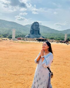 Roopal Tyagi Instagram - Rakh vishwas, tu hai Shiv ka das. Rakh vishwas, Shiv hai tere pass 🙏🏼🕉️

#shiva #aumnamahshivaya #adiyogi #harharmahadev #somwar #mahadev #ishafoundation