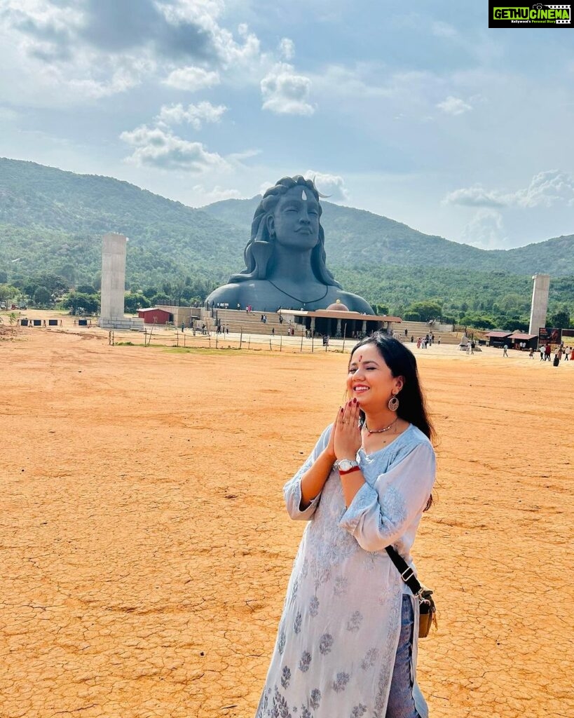 Roopal Tyagi Instagram - Rakh vishwas, tu hai Shiv ka das. Rakh vishwas, Shiv hai tere pass 🙏🏼🕉 #shiva #aumnamahshivaya #adiyogi #harharmahadev #somwar #mahadev #ishafoundation Adiyogi Statue Chikkaballapur