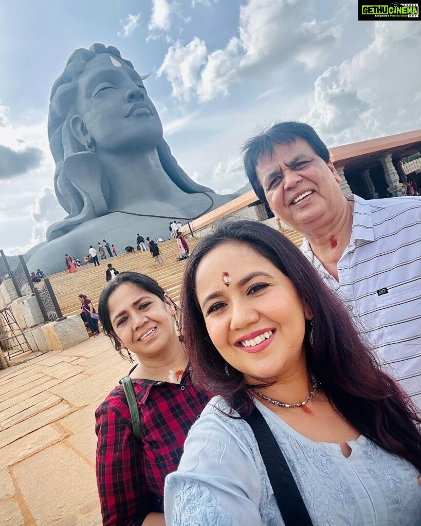 Roopal Tyagi Instagram - Rakh vishwas, tu hai Shiv ka das. Rakh vishwas, Shiv hai tere pass 🙏🏼🕉 #shiva #aumnamahshivaya #adiyogi #harharmahadev #somwar #mahadev #ishafoundation Adiyogi Statue Chikkaballapur