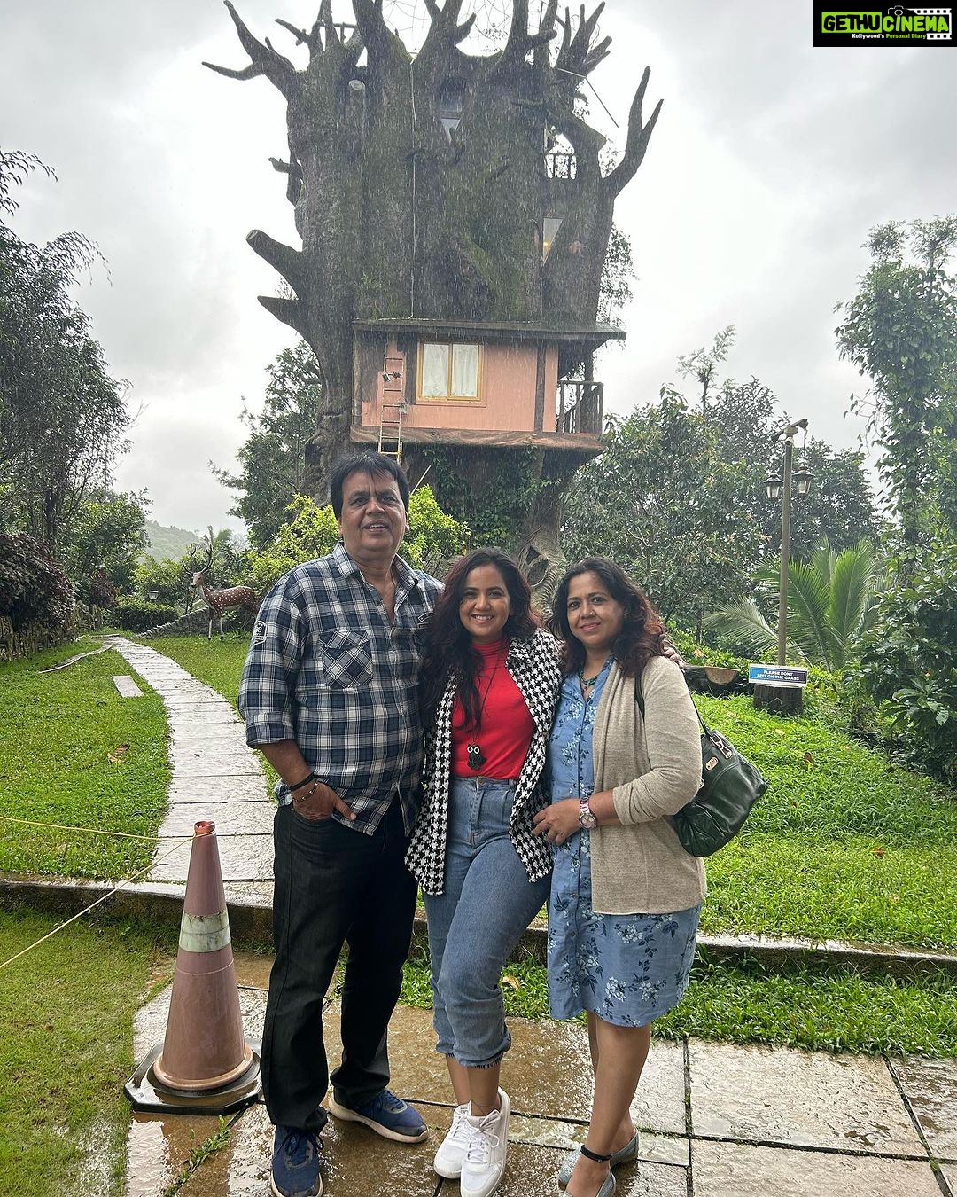 Roopal Tyagi Instagram - 🧿 👨👩👧👦 Wayanad വയനാട്